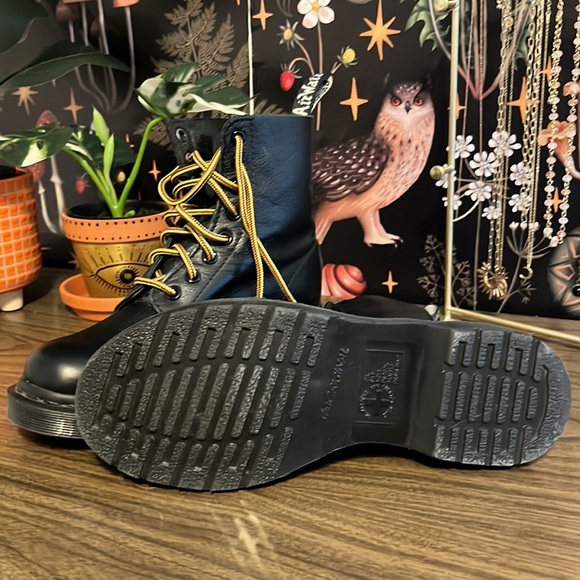 Dr.Martens 1460 pascal mono Lace up boots women’s size 6 never worn - Picture 3 of 5